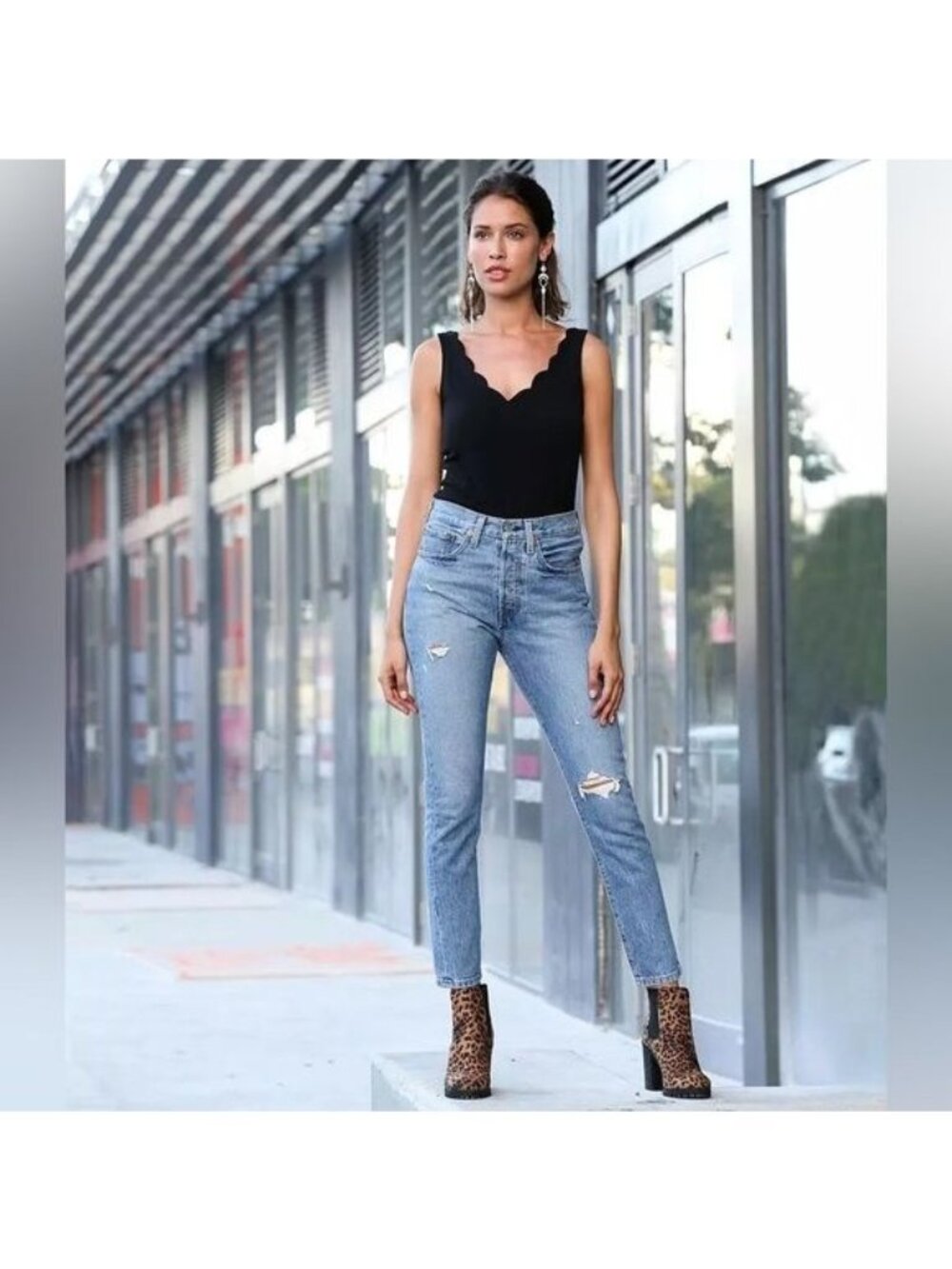 Levi’s 501 Premium Skinny Jean high waisted distressed 25